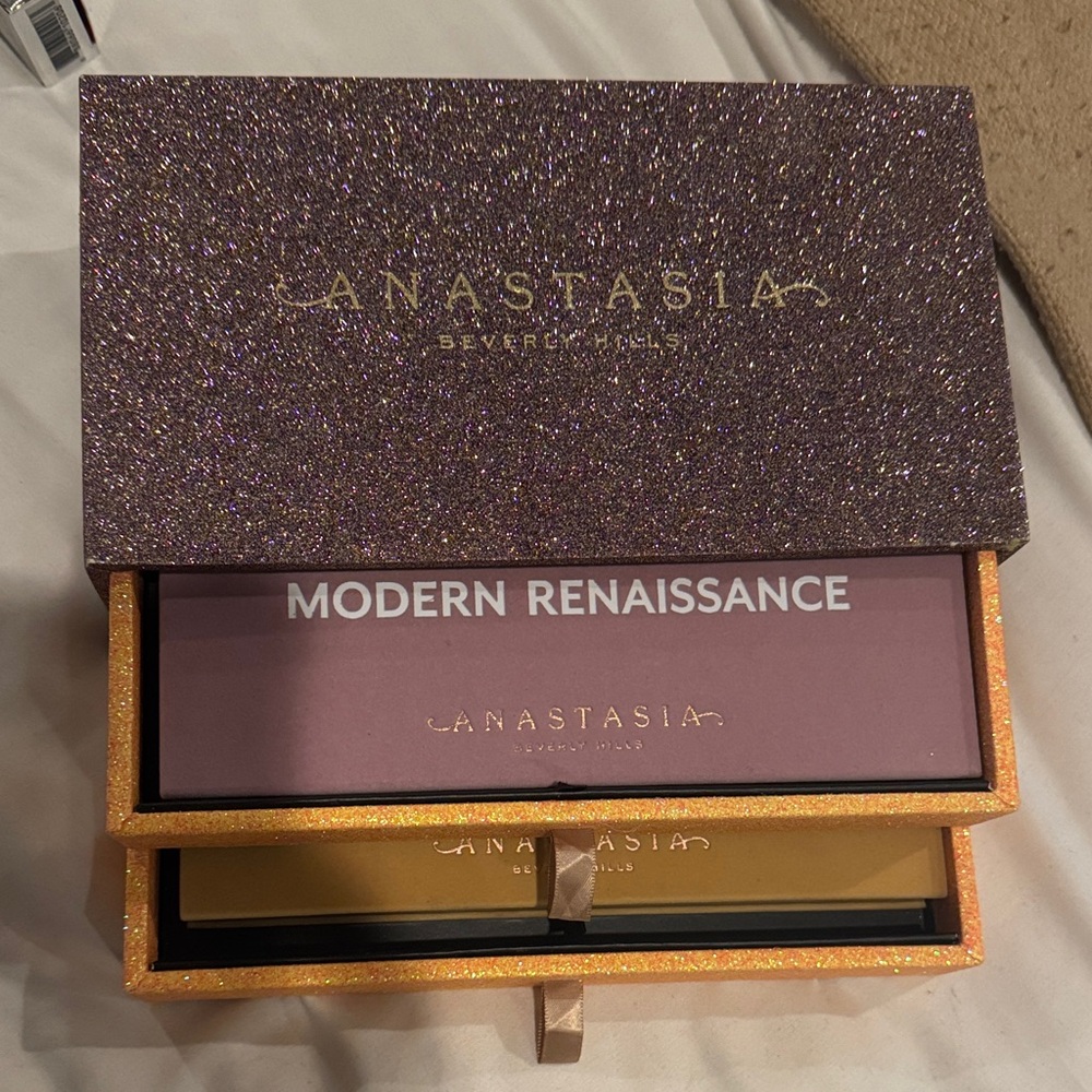 Anastasia Beverly Hills Modern Renaissance Palette - Mauve, Gold & Glitter